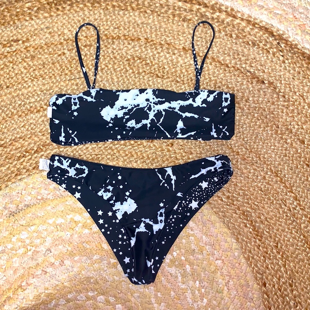 Bikini - Picture 3 of 5